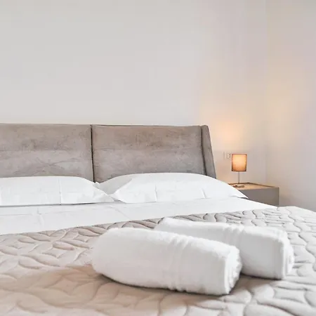 Gold Garda Desenzano Apartment *